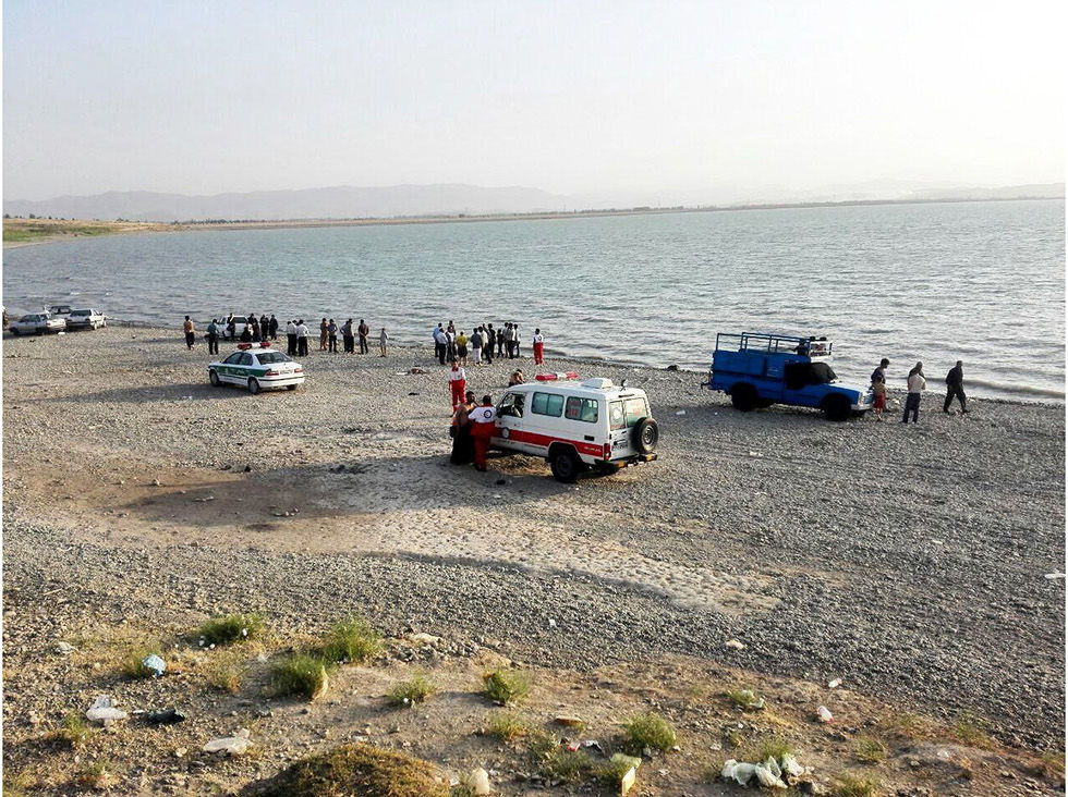 مرگ تلخ مرد جوان جلوی چشم خانواده اش مرگ تلخ مرد جوان جلوی چشم خانواده اش