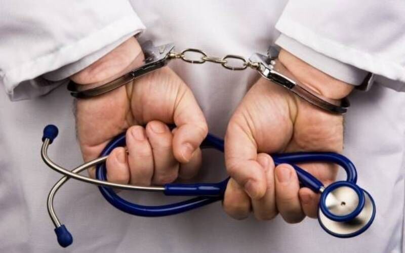 دستگیری پزشک قلابی در کرج دستگیری پزشک قلابی در کرج