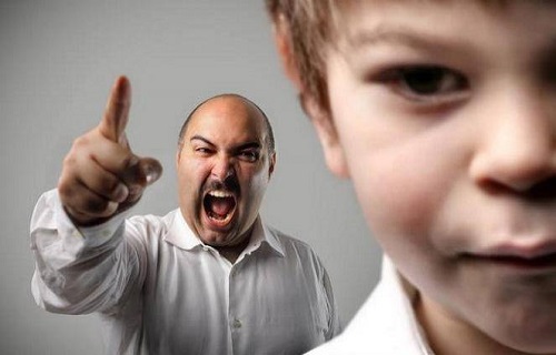 داد زدن چه بلایی سر کودک می آورد؟ + راه حل داد زدن چه بلایی سر کودک می آورد؟ + راه حل