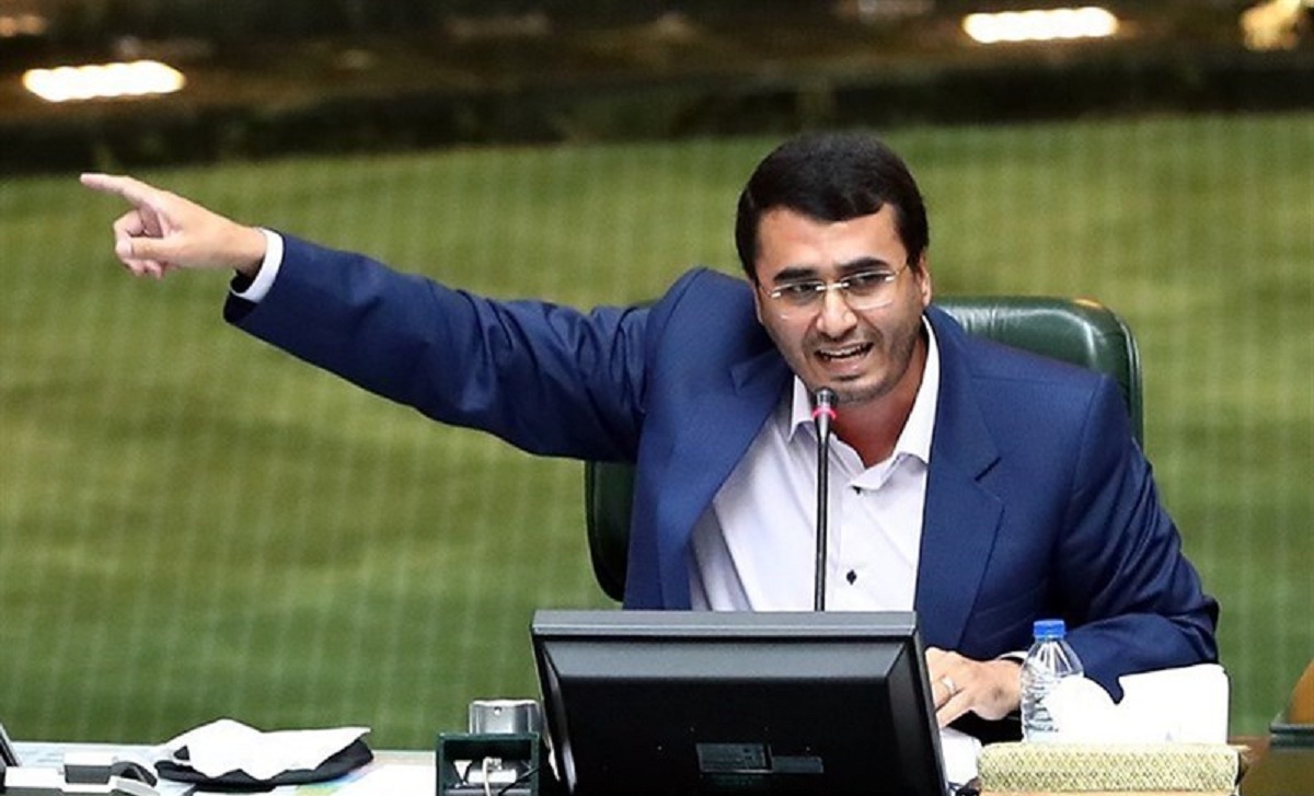 با خشکی دریاچه ارومیه ۱۴ میلیون انسان در خطر بیماری های پوستی، سرطان و آسم قرار دارند/ پس از هر طوفان نمک باید ۵۰۰ سال منتظر اصلاح بمانیم با خشکی دریاچه ارومیه ۱۴ میلیون انسان در خطر بیماری های پوستی، سرطان و آسم قرار دارند/ پس از هر طوفان نمک باید ۵۰۰ سال منتظر اصلاح بمانیم