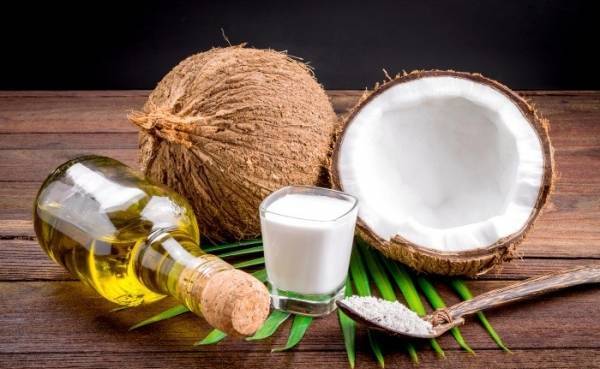 با روغن نارگیل ترک های پوستی را درمان کنید با روغن نارگیل ترک های پوستی را درمان کنید