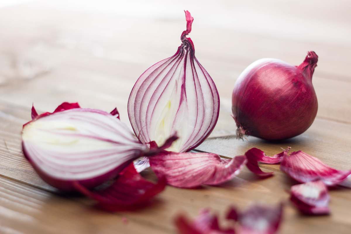 کاربردهای جالب پیاز در خانه داری کاربردهای جالب پیاز در خانه داری