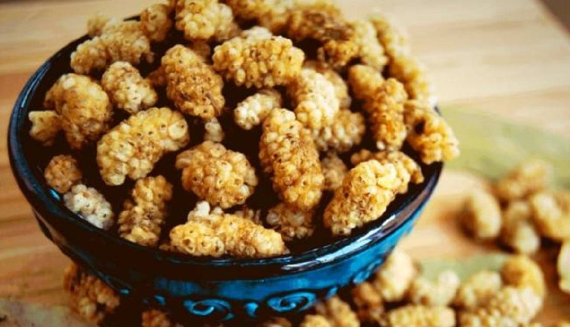خوردن چای با توت و خرما خوبه یا بد؟ خوردن چای با توت و خرما خوبه یا بد؟
