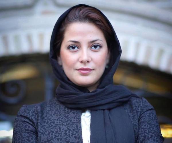 نگاهی به طراحی لباس طناز طباطبایی در نمایش سی صد؛ لباسی با هویت ایرانی نگاهی به طراحی لباس طناز طباطبایی در نمایش سی صد؛ لباسی با هویت ایرانی