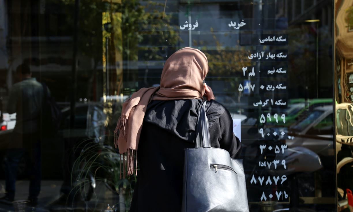 کاهش اندک قیمت دلار در صرافی ها کاهش اندک قیمت دلار در صرافی ها