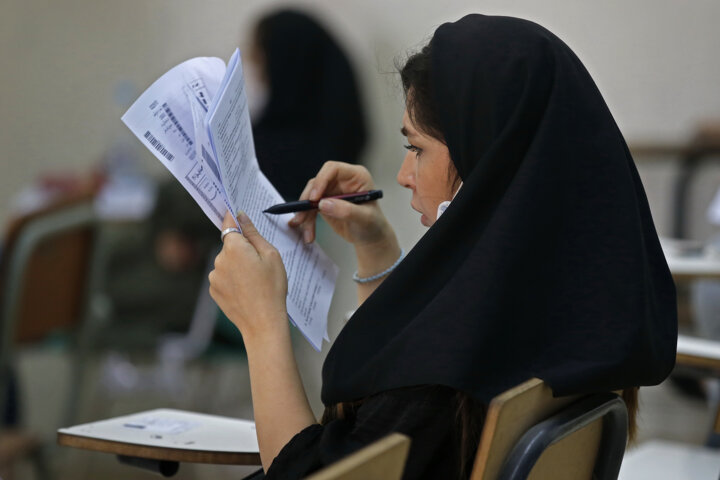 چپ کردن ماشین به خاطر شادی کنکوری ها چپ کردن ماشین به خاطر شادی کنکوری ها