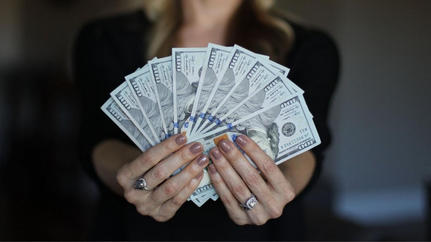 ثروتمندترین زن روی کره زمین چه شغلی دارد؟ + عکس