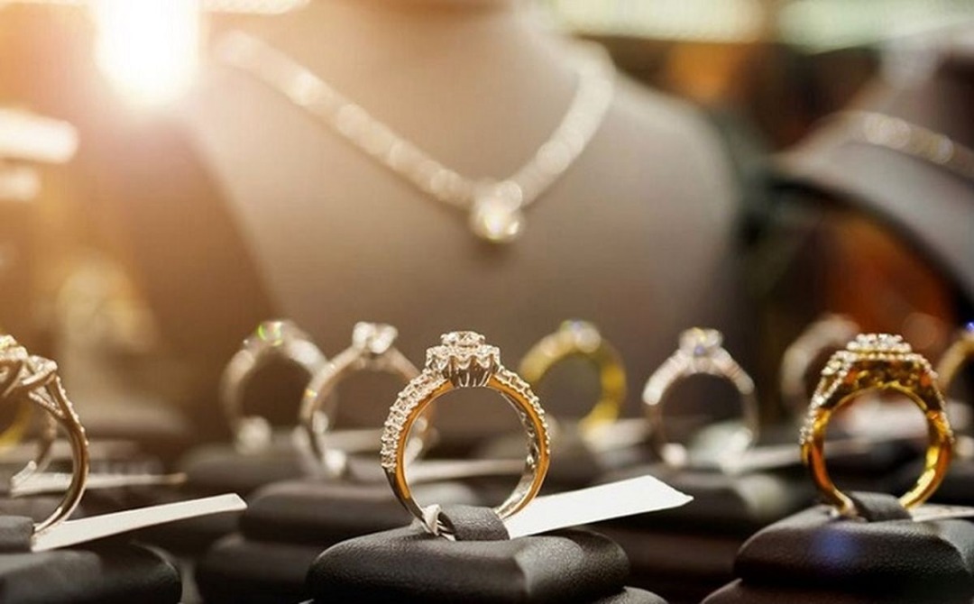 ۸ راه برای تشخیص جواهر تقلبی و اصل