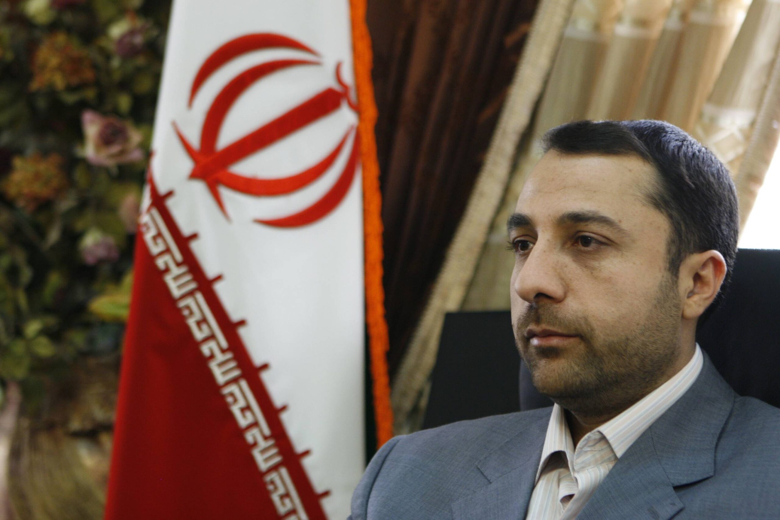 تاکید صالح آبادی؛ بانک ها حداکثر می توانند یک ضامن دریافت کنند تاکید صالح آبادی؛ بانک ها حداکثر می توانند یک ضامن دریافت کنند