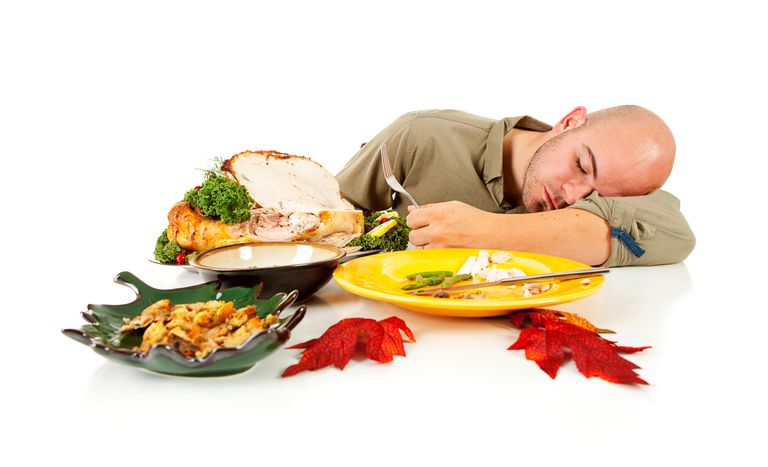علت خستگی بعد از غذا خوردن چیست؟ + راه حل علت خستگی بعد از غذا خوردن چیست؟ + راه حل