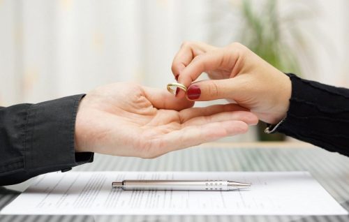 دلیل خیانت عاطفی چیست؟ + علایم خیانت عاطفی در مردان و زنان دلیل خیانت عاطفی چیست؟ + علایم خیانت عاطفی در مردان و زنان