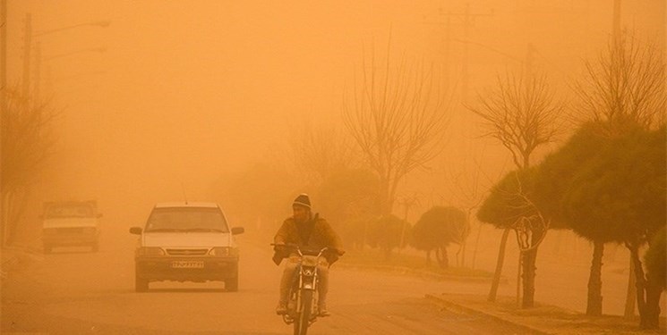 گرد و خاک شدید هوای اهواز را سرخ کرد + فیلم