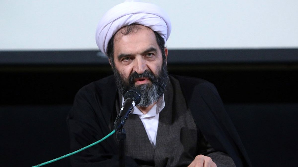 آیت‌ الله سروش محلاتی: جامعه منکر زده مانند شهر سیل زده و مردم طاعون زده است