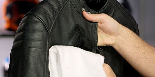 چطور لباس چرمی رو نو نگه داریم؟ + روش های نگهداری از انواع چرم