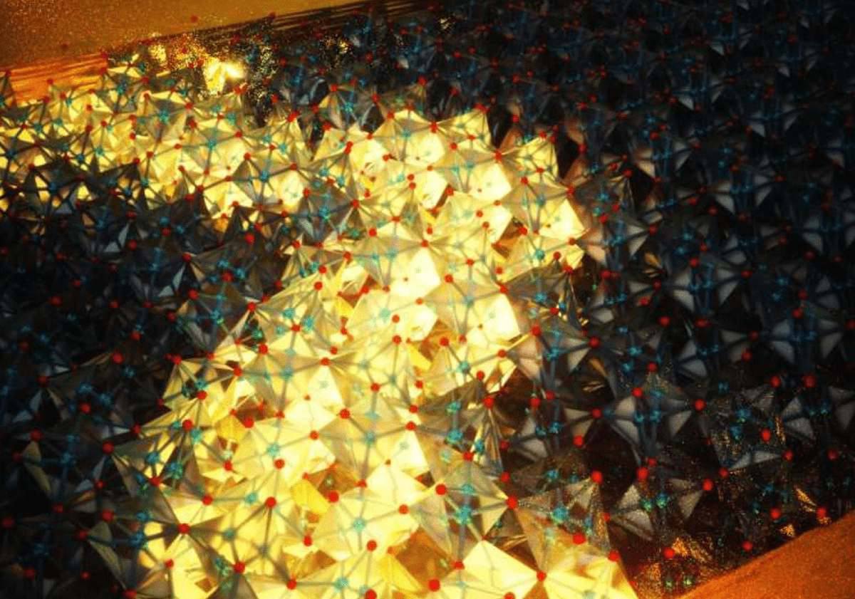 دانشمندان ماده ای را یافتند که می تواند مانند مغز انسان «به خاطر بیاورد»