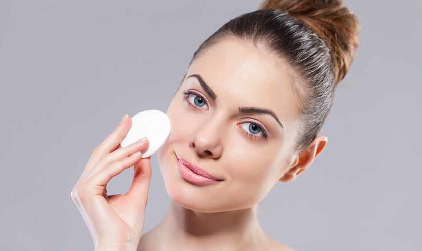 طریقه صحیح پاک کردن آرایش از صورت طریقه صحیح پاک کردن آرایش از صورت