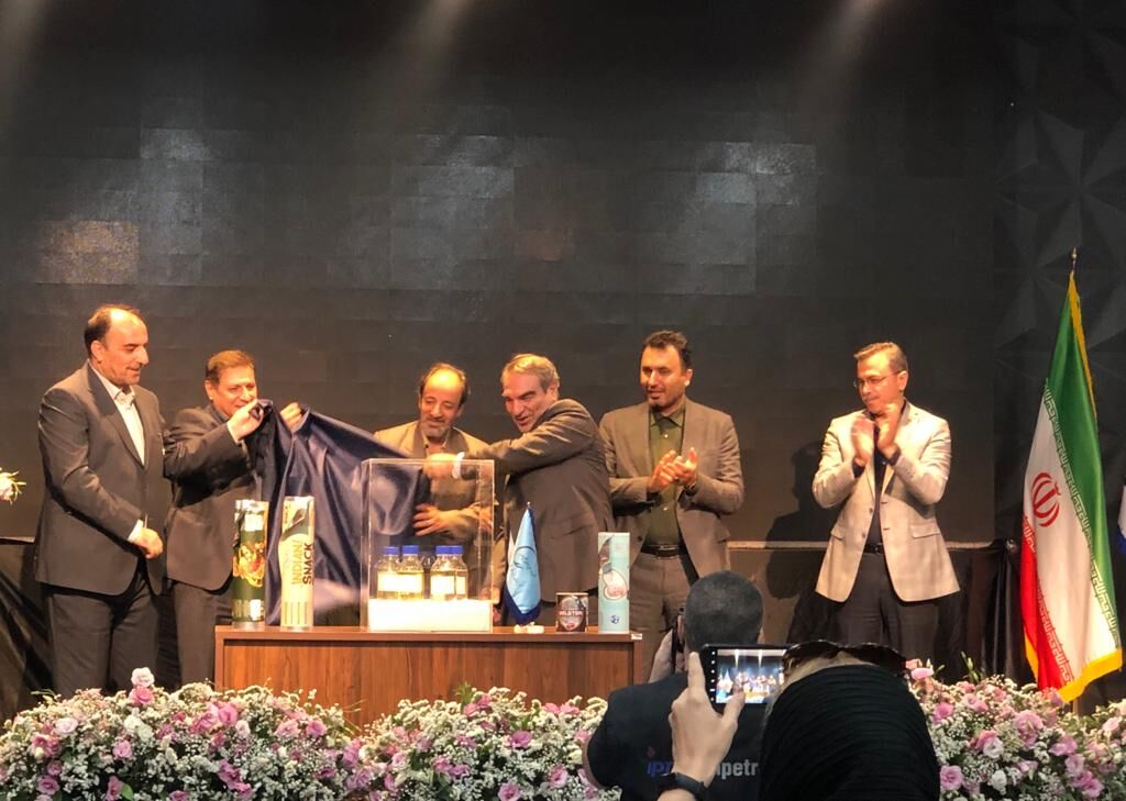 رونمایی از محصول دانش‌بنیان پتروشیمی کارون