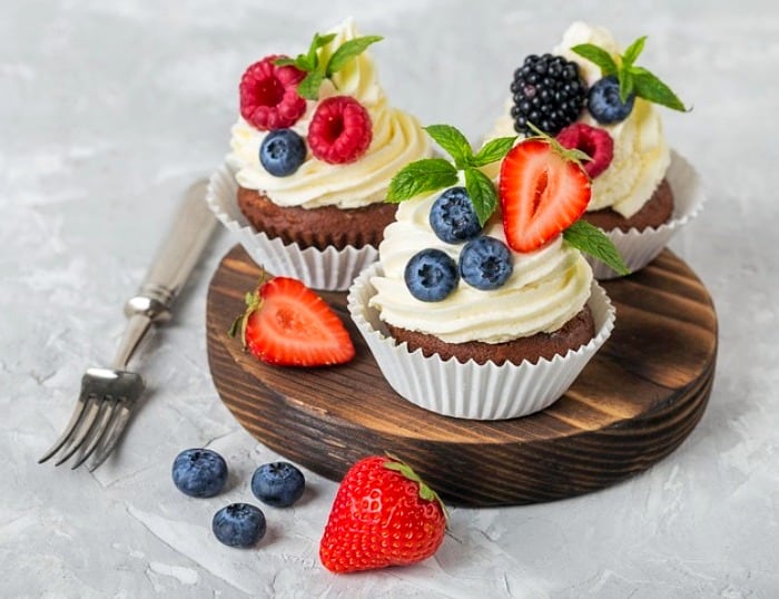 چرا شب ها بیشتر هوس شیرینی می کنیم؟