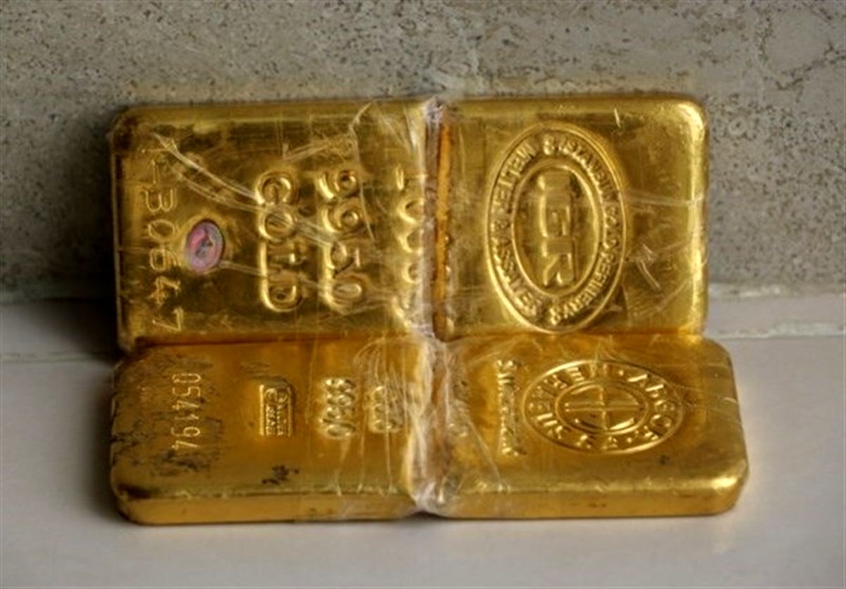 قاچاق ۷ شمش طلای جاساز شده در کفش مسافر + عکس قاچاق ۷ شمش طلای جاساز شده در کفش مسافر + عکس