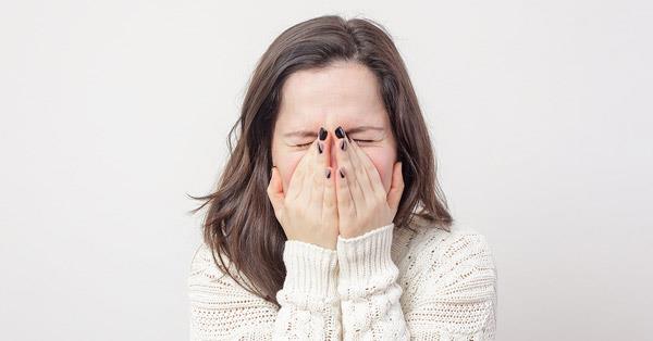 دلیل عطسه کردن چیست؟