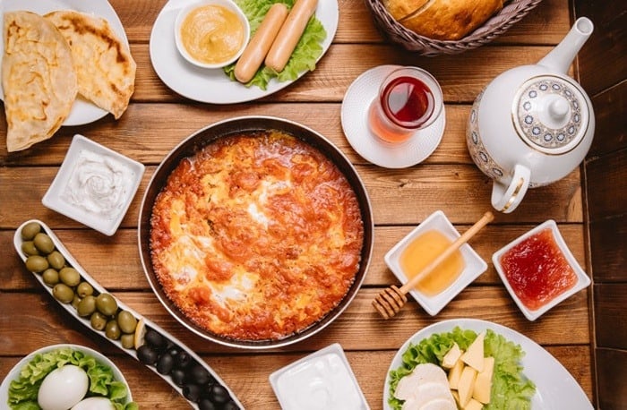 بهترین زمان برای مصرف صبحانه چه ساعتی است؟ بهترین زمان برای مصرف صبحانه چه ساعتی است؟