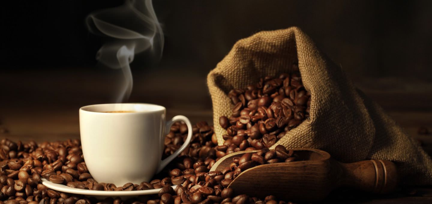 خوردن قهوه بعد از بیدار شدن مضر است؟ خوردن قهوه بعد از بیدار شدن مضر است؟