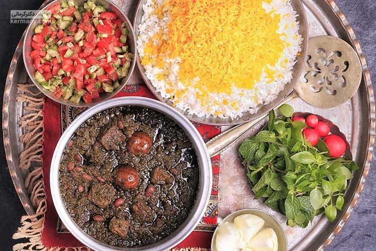 ۷ نکته مهم برای غلیظ و لعابدار شدن خورش قرمه سبزی ۷ نکته مهم برای غلیظ و لعابدار شدن خورش قرمه سبزی
