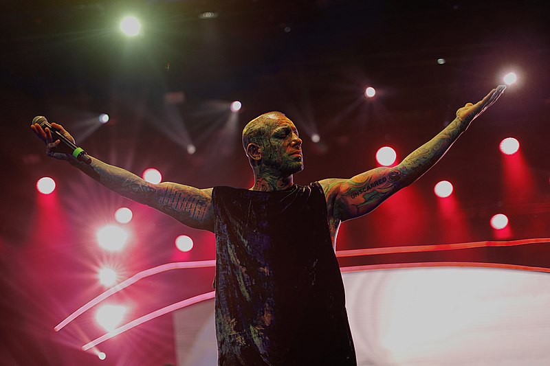 خودکشی امیر تتلو روی استیج در روز تولدش!