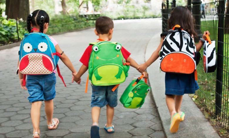 چند توصیه مهم برای والدینی که کودک دبستانی دارند