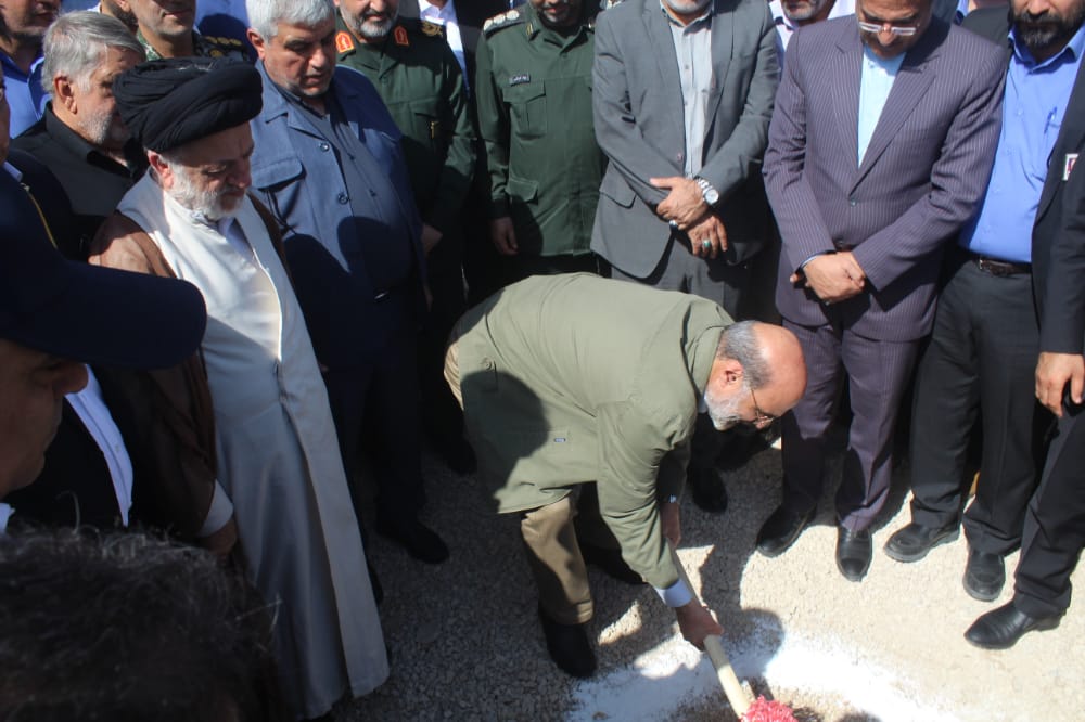 کلنگ زنی پرحاشیه علی عسگری / مرگ تالاب شادگان با پتروشیمی «بهبهان» کلنگ زنی پرحاشیه علی عسگری / مرگ تالاب شادگان با پتروشیمی «بهبهان»