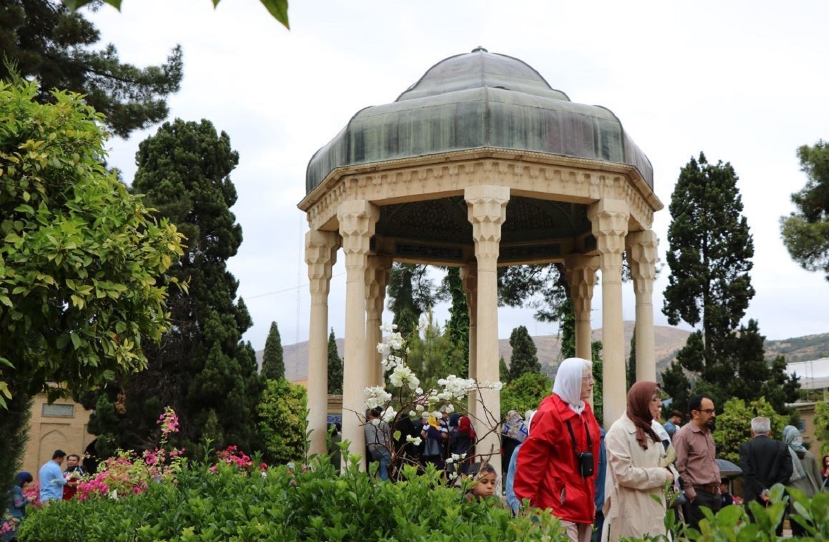 فال حافظ امروز دوشنبه ۷ شهریور + تفسیر دقیق