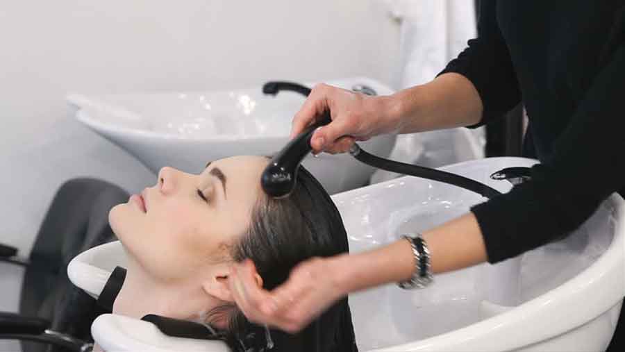 قبل از رنگ کردن، باید موهایمان را بشوییم؟ قبل از رنگ کردن، باید موهایمان را بشوییم؟