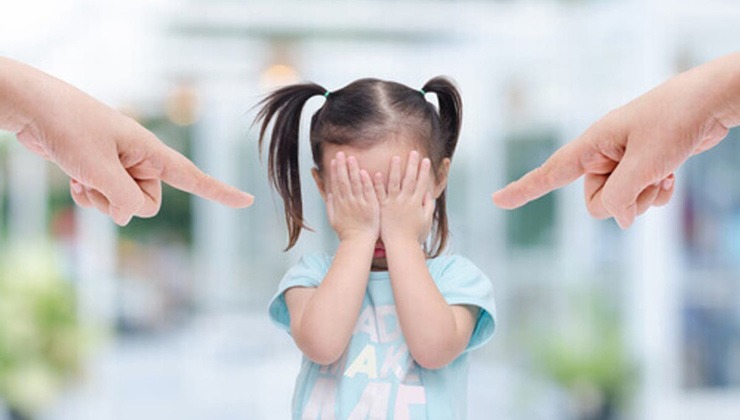 والدین بخوانند؛ علائمی هشدار دهنده برای پدر و مادر خودشیفته