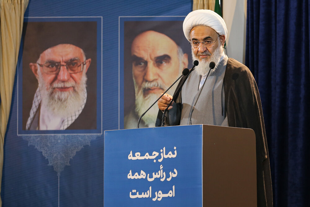 پدران و مادران باید مراقب باشند فرزندان آنها ابزار دست فتنه گران نشوند