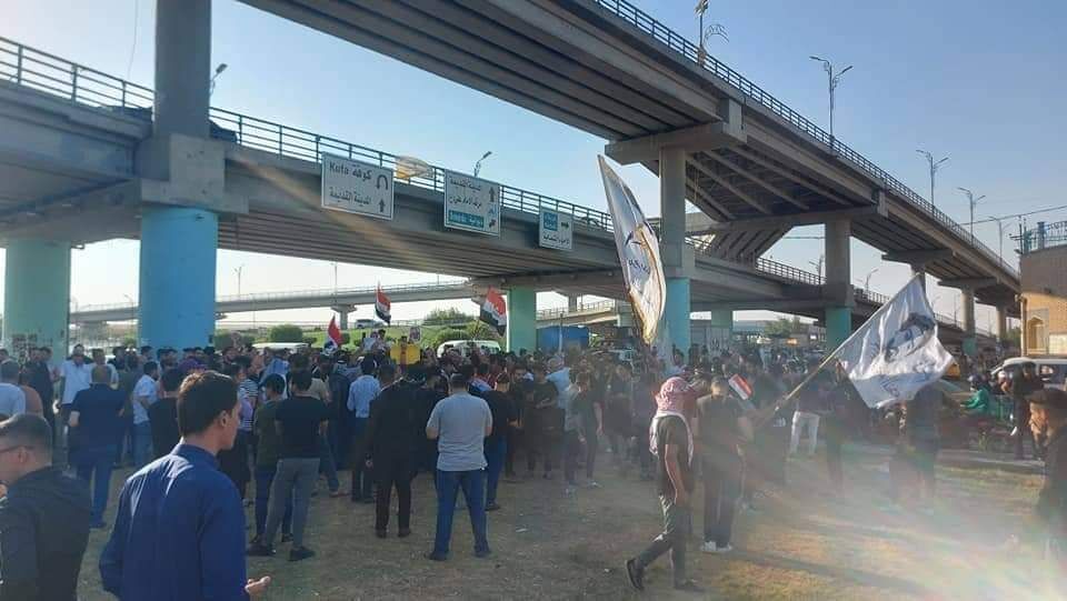 تظاهرات در نجف همزمان با تجمع در خیابان های بغداد تظاهرات در نجف همزمان با تجمع در خیابان های بغداد