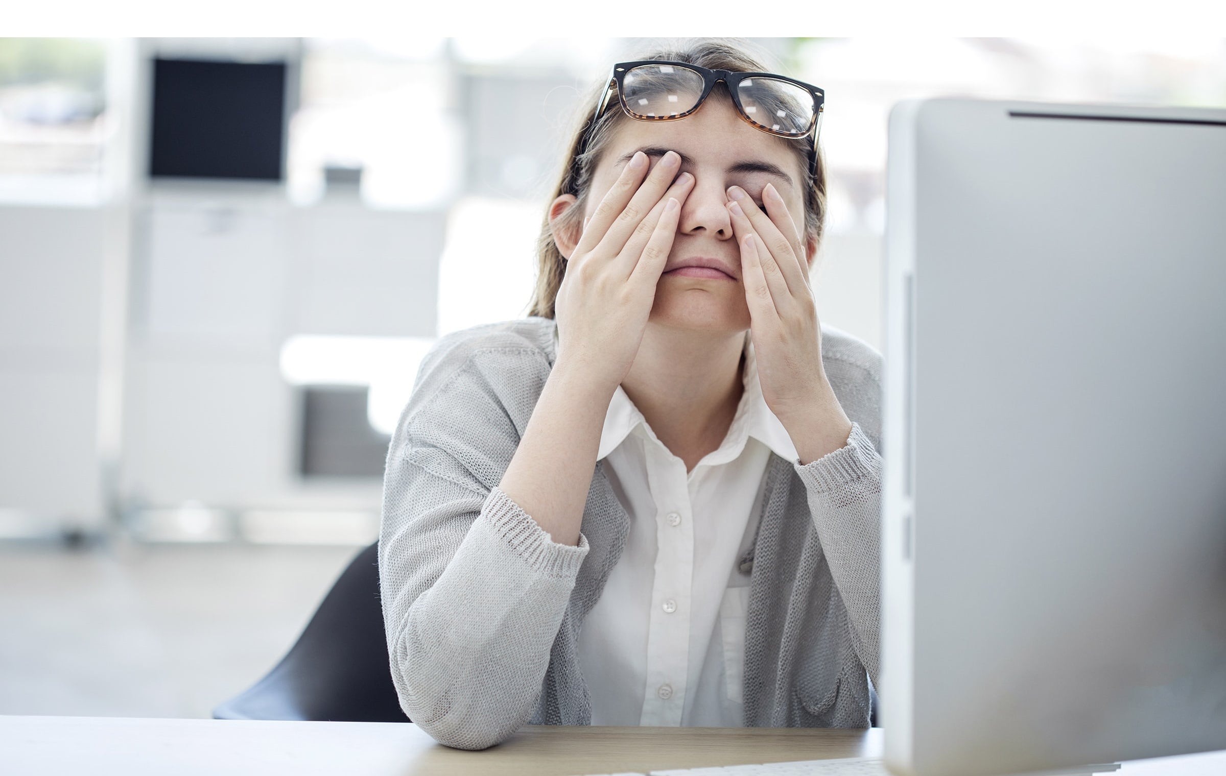 برای رفع خستگی چشم چی کار کنیم؟ برای رفع خستگی چشم چی کار کنیم؟