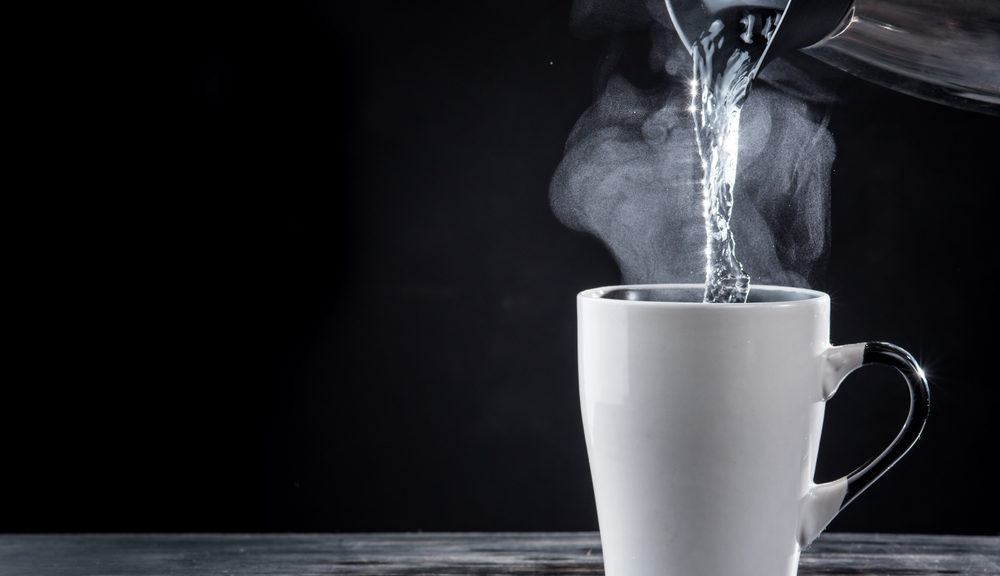 نوشیدن آب داغ برای بدن فایده دارد؟