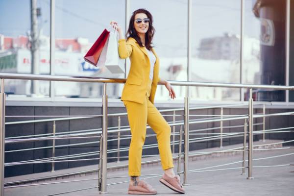خانم های کوتاه قد بخوانند؛ بهترین کت و شلوار برای آنها خانم های کوتاه قد بخوانند؛ بهترین کت و شلوار برای آنها