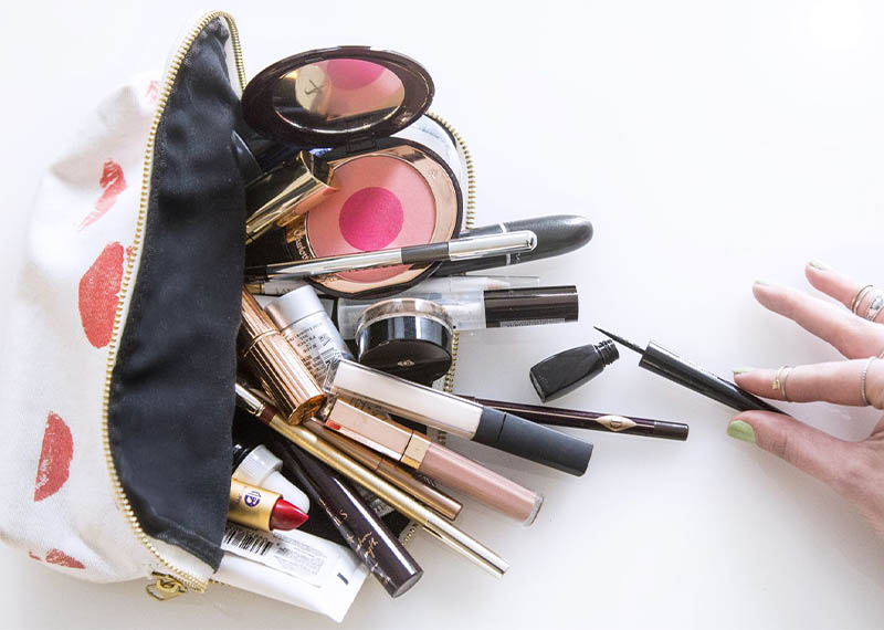 مواد آرایشی که در زمان بارداری منع مصرف دارند