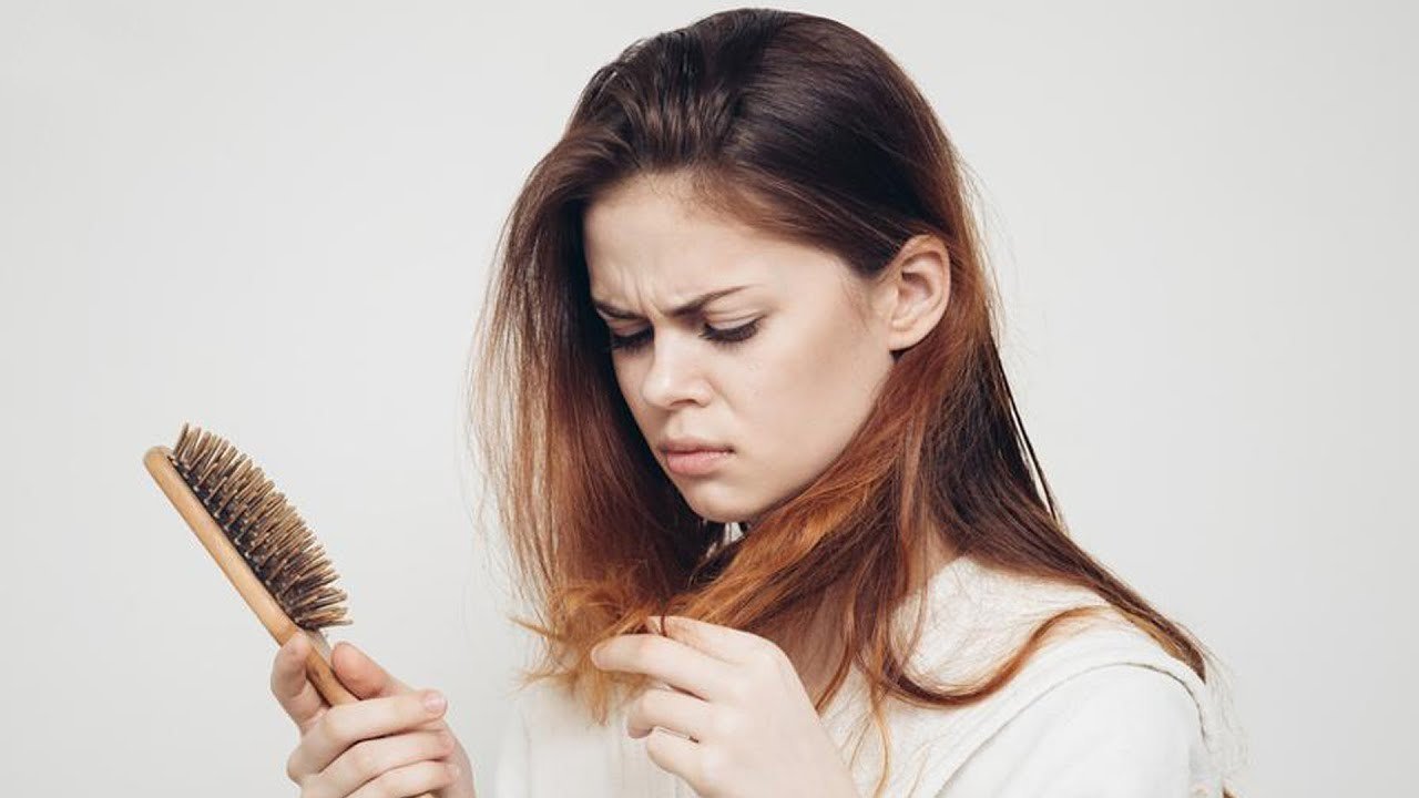 راهکارهای فوری برای مقابله با موهای چرب راهکارهای فوری برای مقابله با موهای چرب