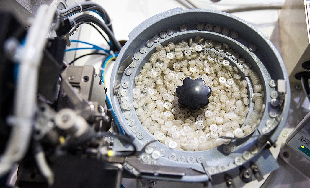 صدور و لغو بخش نامه ها در مدت زمان کوتاه! / چرا مجوز واردات پارچه رومبلی صادر شد؟