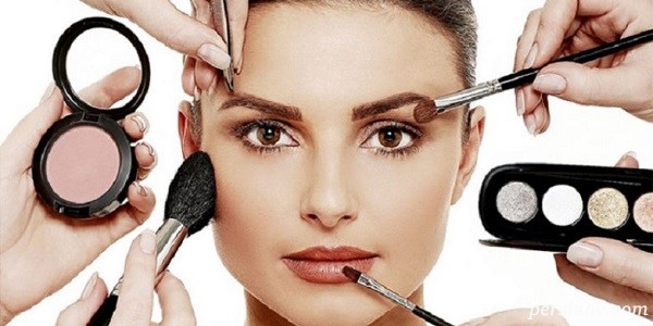 ترفندهای آرایشی؛ مواقعی که دیرت میشه اینجوری آرایش کن! ترفندهای آرایشی؛ مواقعی که دیرت میشه اینجوری آرایش کن!