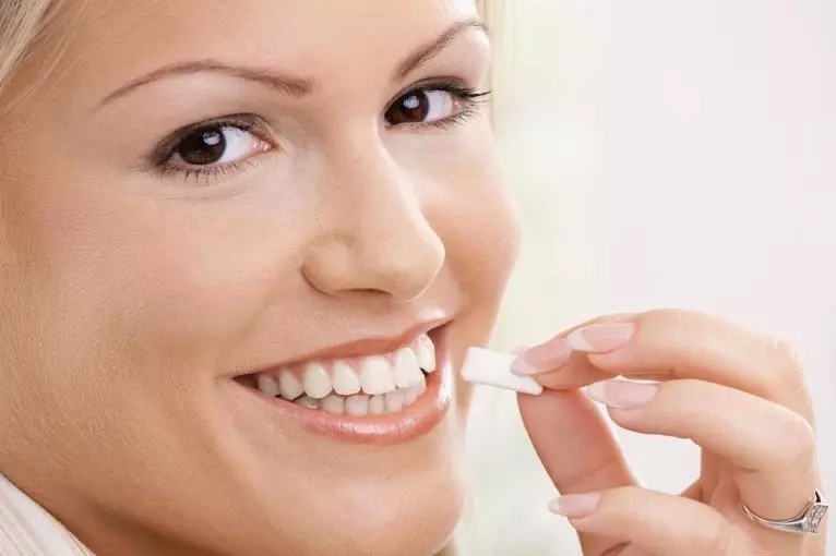 جویدن آدامس فایده هم دارد؟