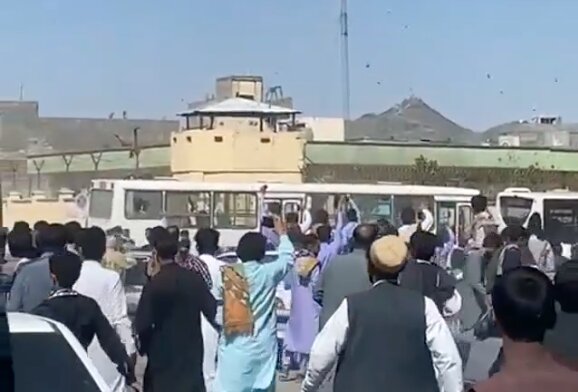۳۸ نفر از دستگیرشدگان ناآرامی های اخیر زاهدان آزاد شدند ۳۸ نفر از دستگیرشدگان ناآرامی های اخیر زاهدان آزاد شدند