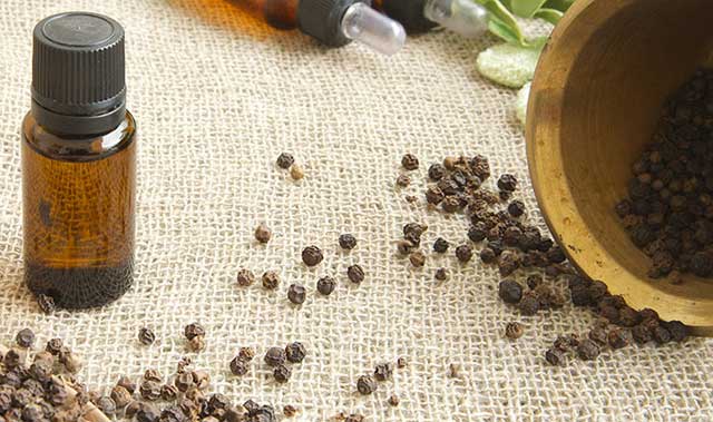 خواص روغن فلفل سیاه برای سلامتی، لاغری و روحیه خواص روغن فلفل سیاه برای سلامتی، لاغری و روحیه