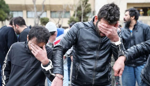 دستگیری ۳ نفر در رابطه با «مُشت بزن، شکلات بگیر» دستگیری ۳ نفر در رابطه با «مُشت بزن، شکلات بگیر»