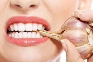 راهکارهای ساده برای رفع بوی سیر و پیاز از دهان + عکس راهکارهای ساده برای رفع بوی سیر و پیاز از دهان + عکس