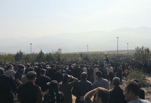 وقوع درگیری های پراکنده بعد از مراسم چهلم مهسا امینی / اینترنت سقز قطع شد وقوع درگیری های پراکنده بعد از مراسم چهلم مهسا امینی / اینترنت سقز قطع شد
