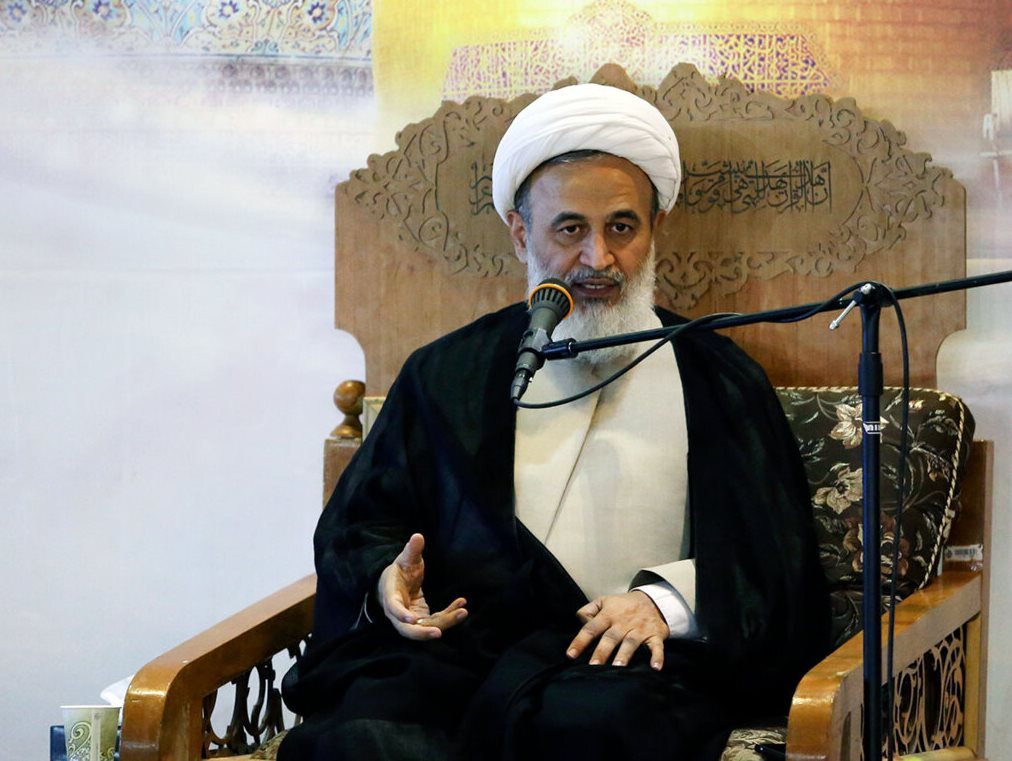 پناهیان: لعنت خدا بر روحانیونی که می گویند طلبه نباید دست به خشونت بزند