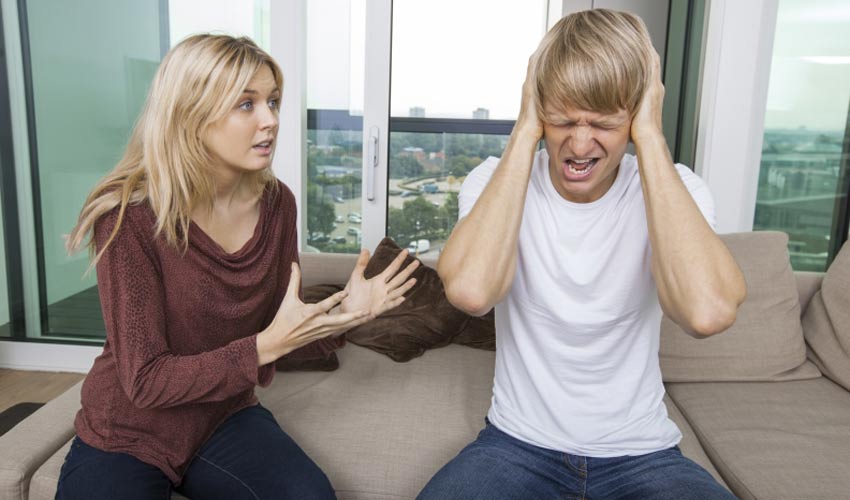 آقایان با همسر غرغرو خود اینگونه رفتار کنید